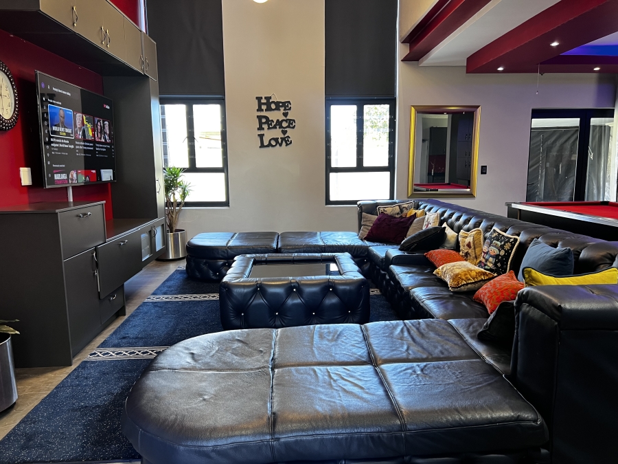 To Let 5 Bedroom Property for Rent in Parklands North Western Cape